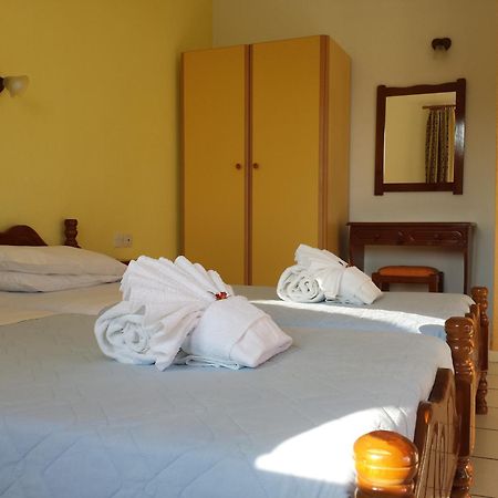 Zorbas Family House Hotell Troulos Rum bild