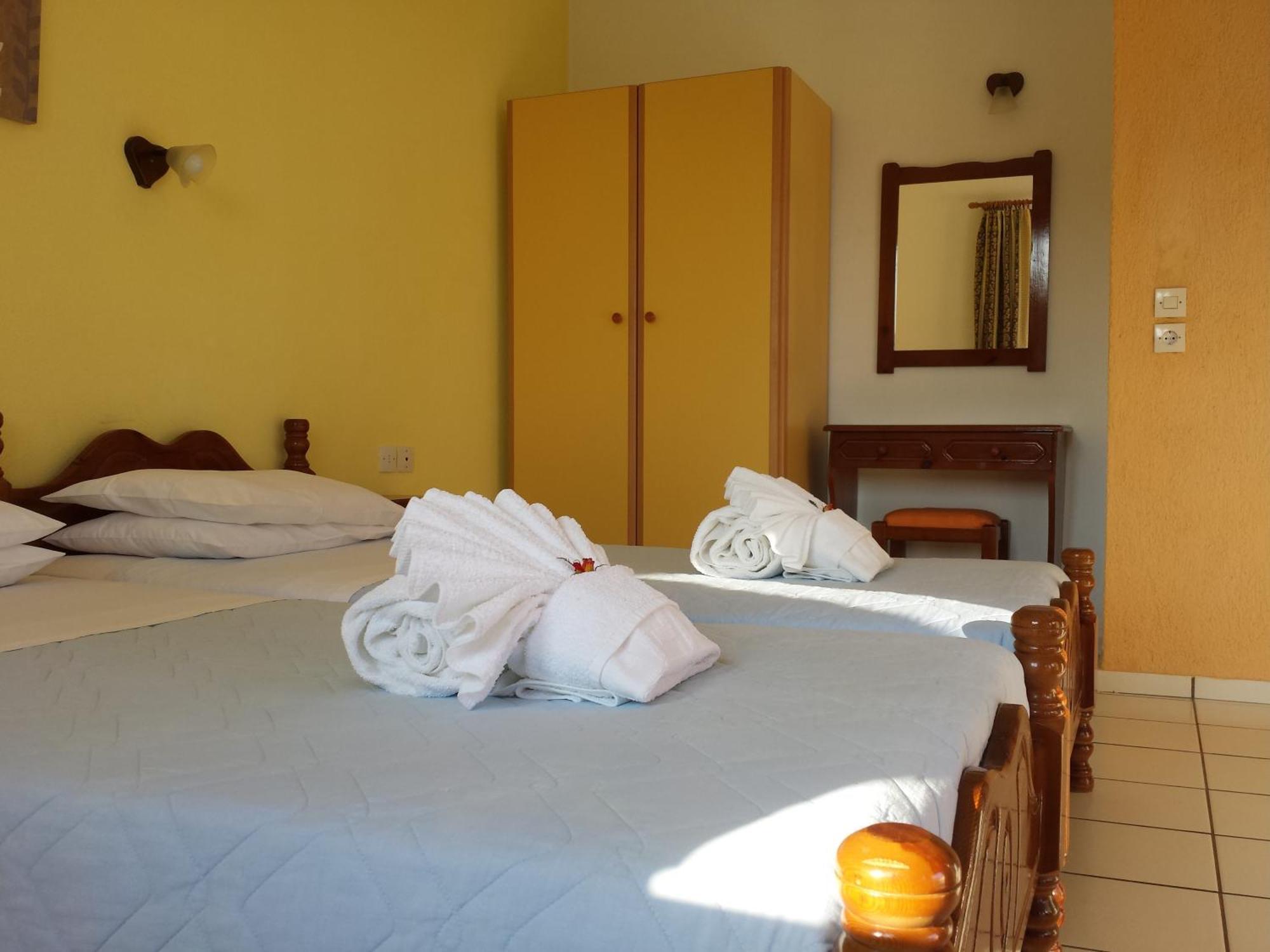 Zorbas Family House Hotell Troulos Rum bild