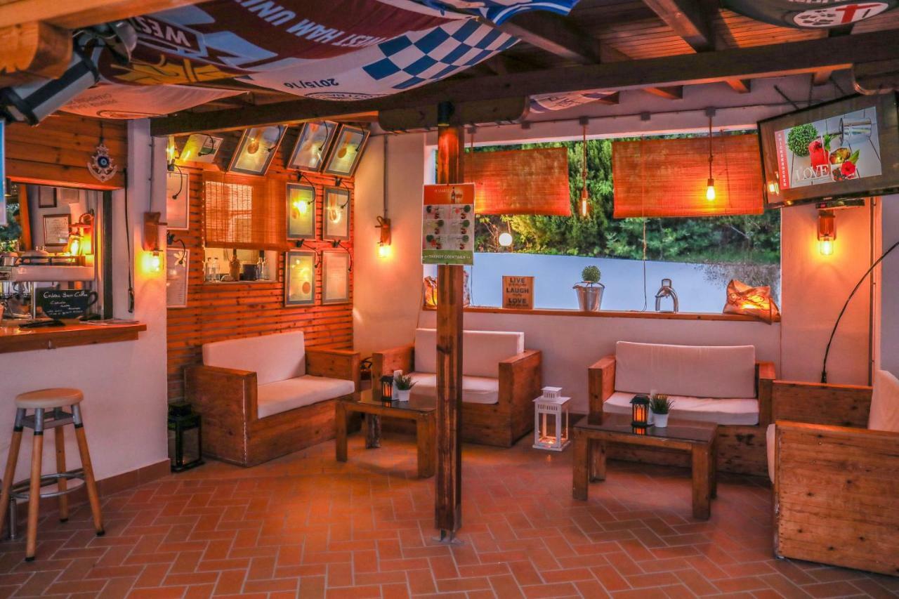 Zorbas Family House Hotell Troulos Exteriör bild