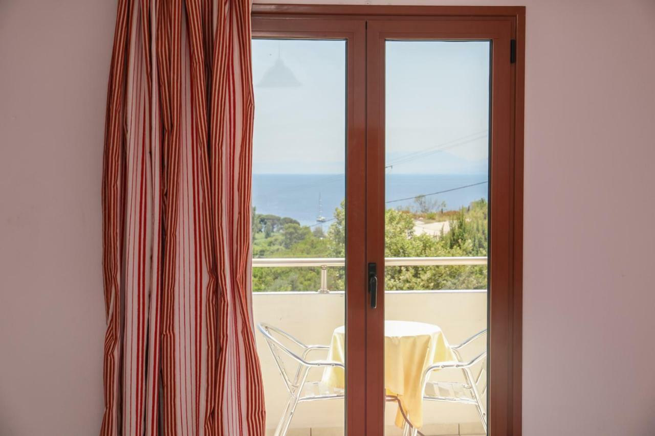 Zorbas Family House Hotell Troulos Exteriör bild